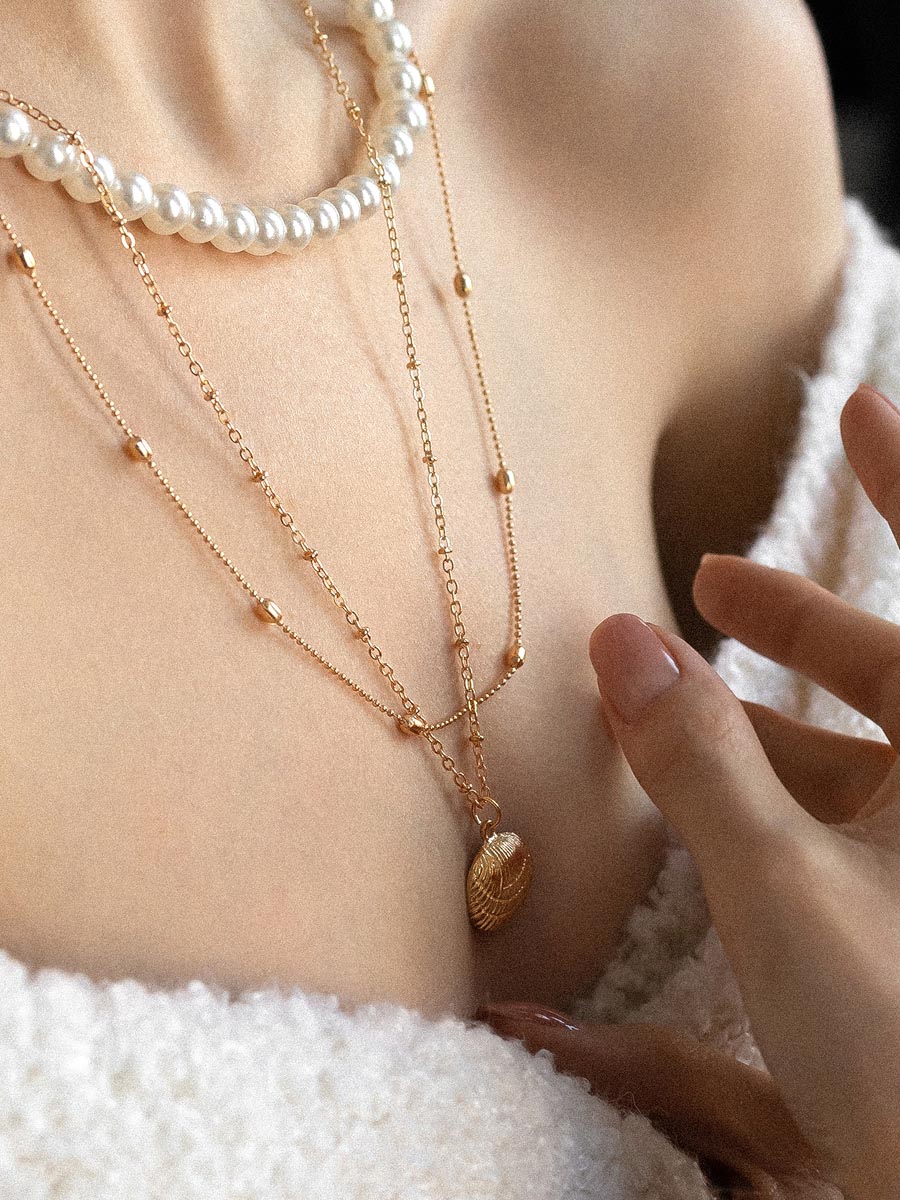 Close-up jewelry photography highlighting craftsmanship and material details 14