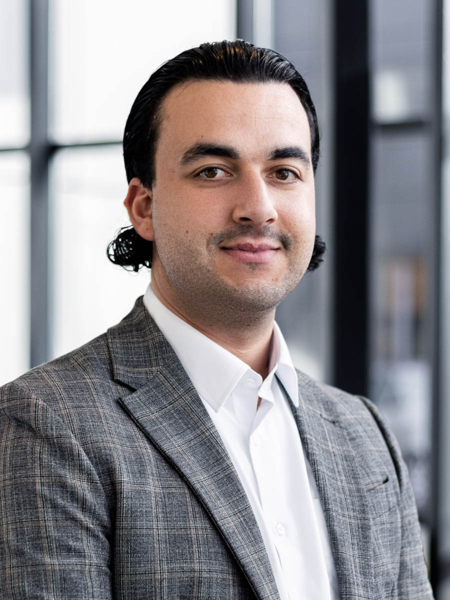 corporate portrait of a sales professional for LinkedIn and company communication 4