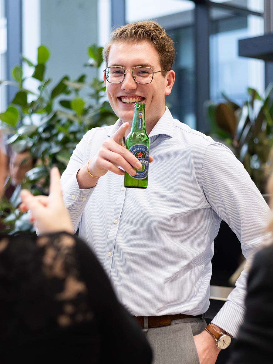 Candid conversation between guests at a business event in Eindhoven 2