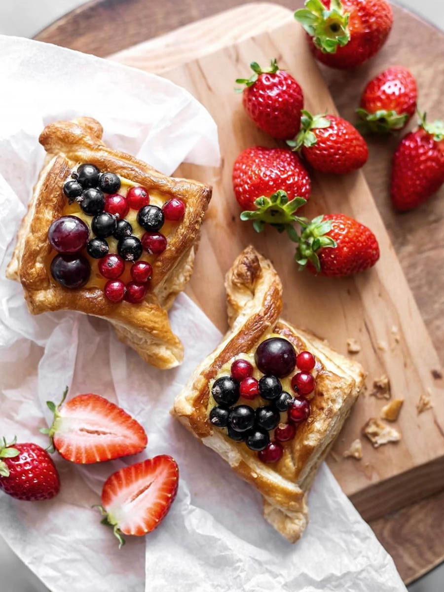 Café dessert photography for social media advertising 5