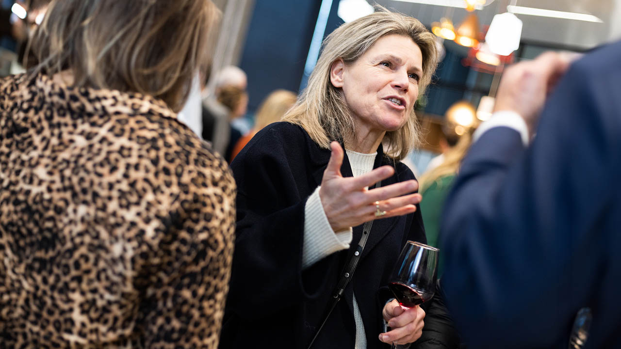 Event photography combining wide shots speaker portraits and audience reactions 22