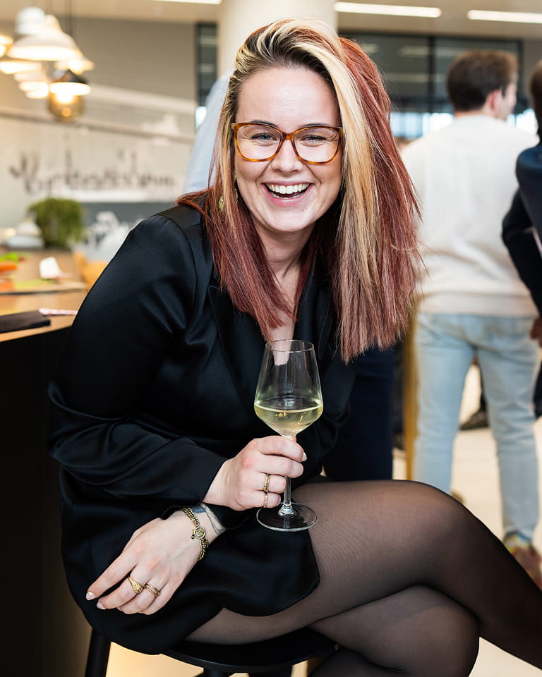 Event photography combining wide shots speaker portraits and audience reactions 9