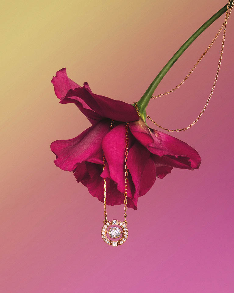 Jewellery worn by a model to show scale and proportion 4