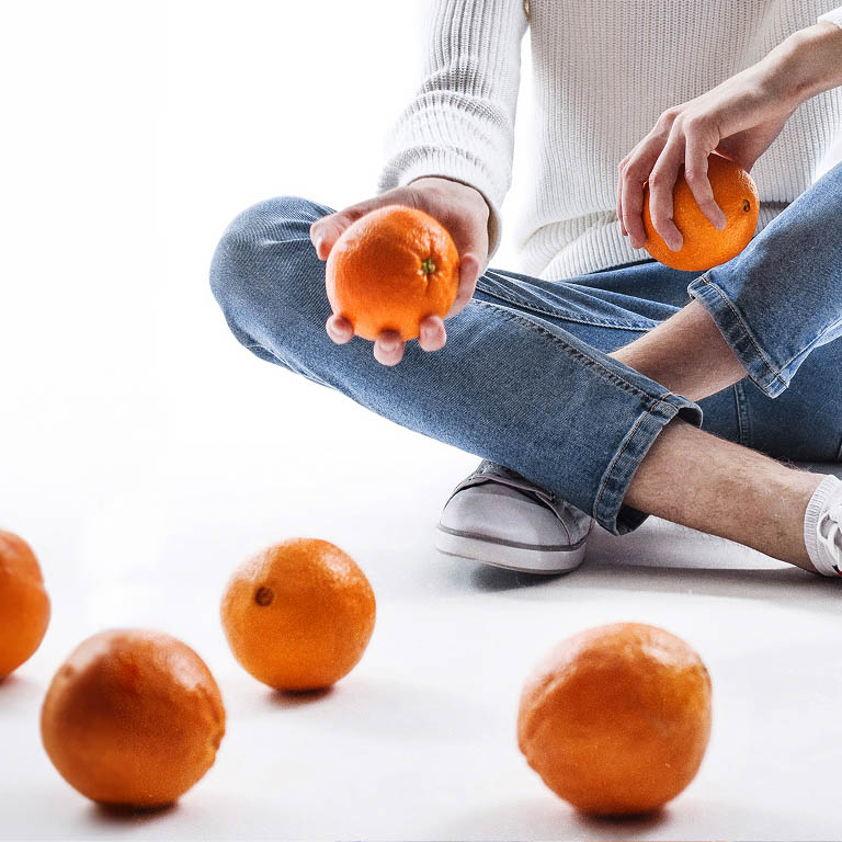 hands demonstrating a product during a lifestyle photoshoot 16